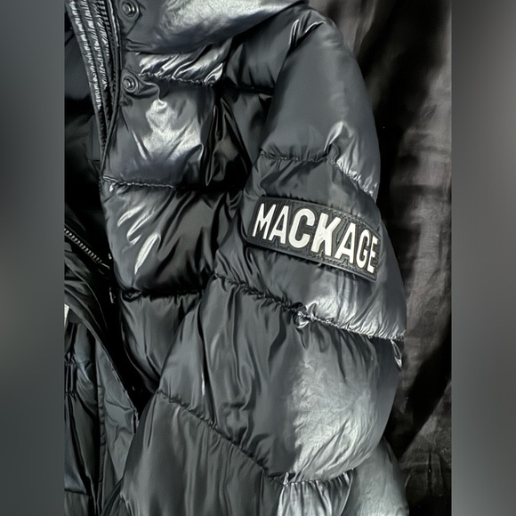 Girls Coat.great coat/clean.. minor defect can be sowed or covered with Patch. - Picture 3 of 6